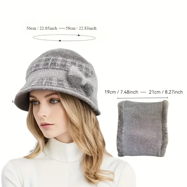 Luxurious Newness Vienna Cashmere Winter Hat in cream, keeping you warm and stylish during winter. Perfect for snowy days and après-ski.
