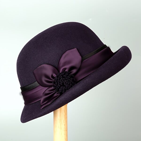 Newness Winter Wool Bucket Hat: A stylish 100% wool bucket hat with a rolled brim and a delicate floral accent.