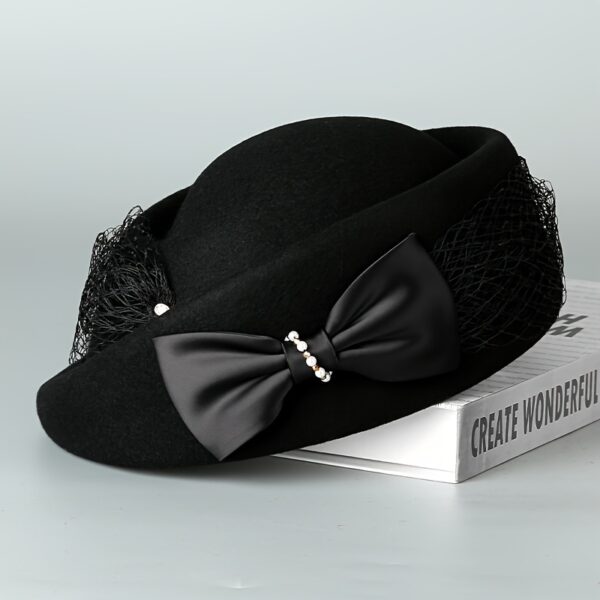 Close-up of the Newness Étoile Wool Beret Hat, showcasing its texture and rich wool material. The beret is a classic style in a versatile color.