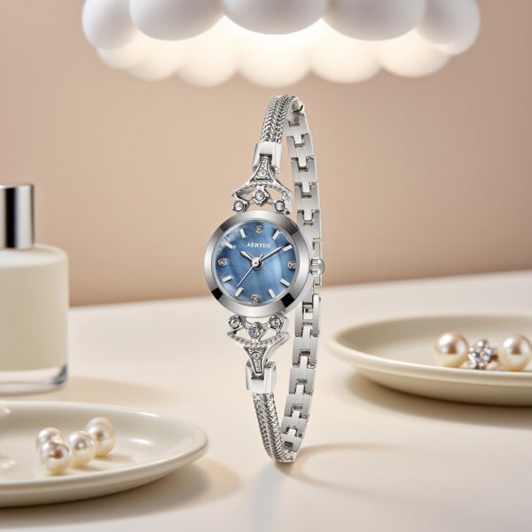 Newness Celestial Dusk Women's Chain Bracelet Watch: A stunning chain bracelet watch with a sophisticated design, perfect for any occasion.