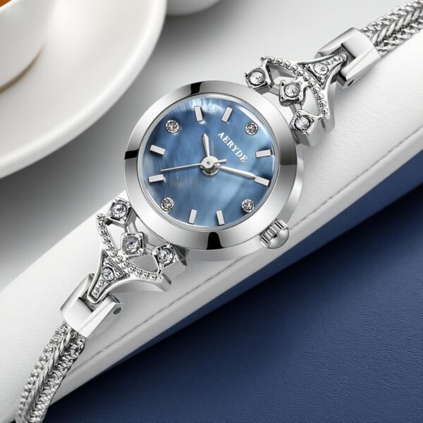 Newness Celestial Dusk Women's Chain Bracelet Watch: A stunning chain bracelet watch with a sophisticated design, perfect for any occasion.