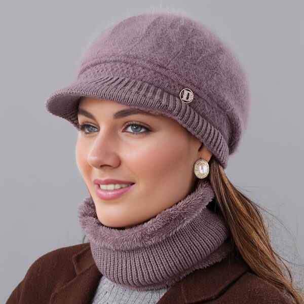 The Newness Cozy Escape Winter Warm Set: a stylish and cozy outfit perfect for holiday outings and cold-weather adventures. Model showcases the chic design and warm fabrics.