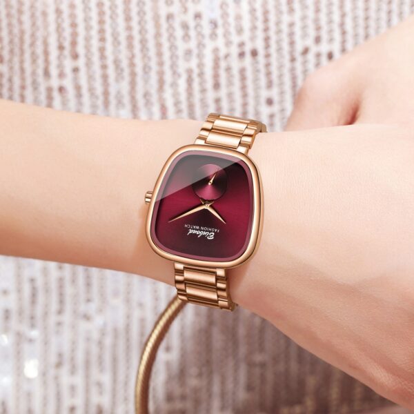 Rose gold luxury quartz watch by Newness, showcasing its elegant design and details.