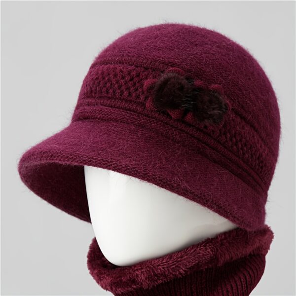 Stay cozy and chic this winter with the Newness Vienna Nights Floral Winter Hat. Featuring a beautiful floral design, this hat is perfect for winter outings and holiday gatherings.