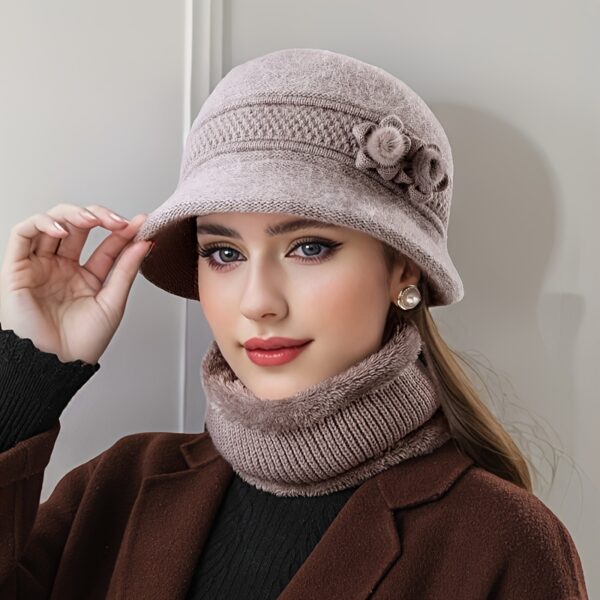 Stay cozy and chic this winter with the Newness Vienna Nights Floral Winter Hat. Featuring a beautiful floral design, this hat is perfect for winter outings and holiday gatherings.