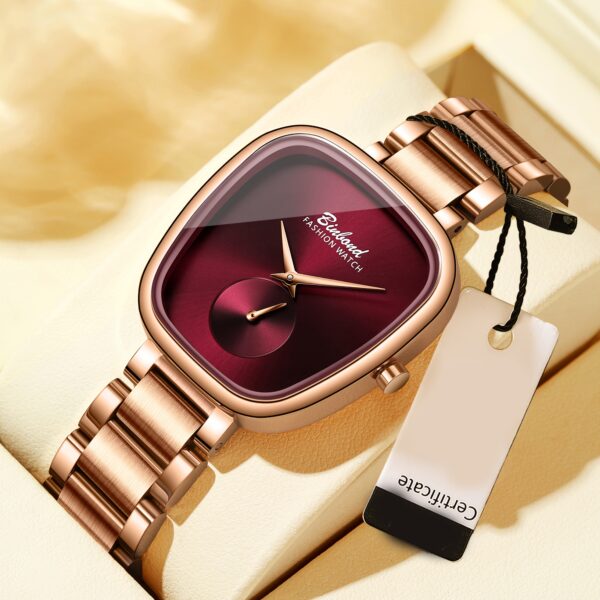 Rose gold luxury quartz watch by Newness, showcasing its elegant design and details.