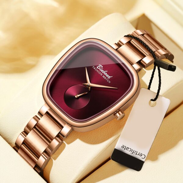 Rose gold luxury quartz watch by Newness, showcasing its elegant design and details.