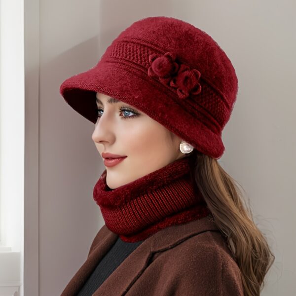 Stay cozy and chic this winter with the Newness Vienna Nights Floral Winter Hat. Featuring a beautiful floral design, this hat is perfect for winter outings and holiday gatherings.