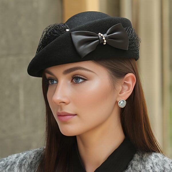 Close-up of the Newness Étoile Wool Beret Hat, showcasing its texture and rich wool material. The beret is a classic style in a versatile color.