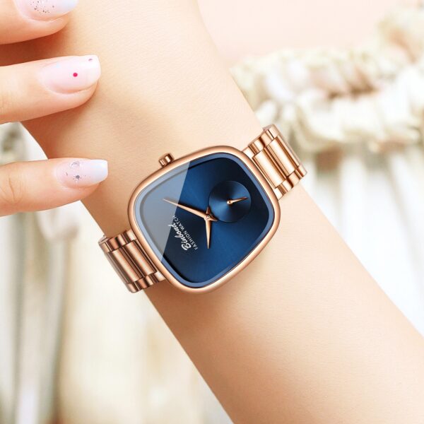 Newness Azure Dream Luxury Quartz Watch: Chic and sophisticated everyday watch.