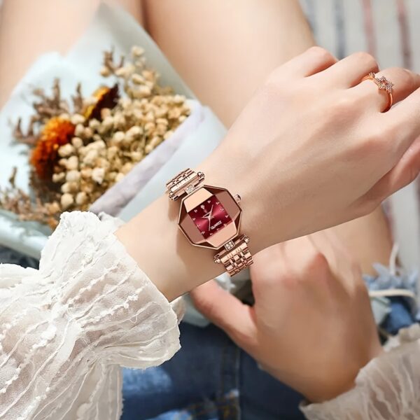 Newness Celestial Dusk Glamorous Quartz Watch: A close-up showcasing its elegant design and shimmering details.