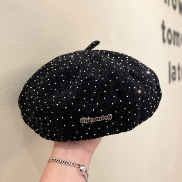 Elevate your style with the Newness Lumière Sparkling Beret Hat. This chic and modern accessory features a sparkling design, perfect for adding a touch of glamour to any outfit.