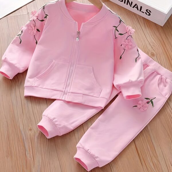Adorable girls' lilac floral tracksuit, perfect for spring. Features a stylish design and comfortable fit.