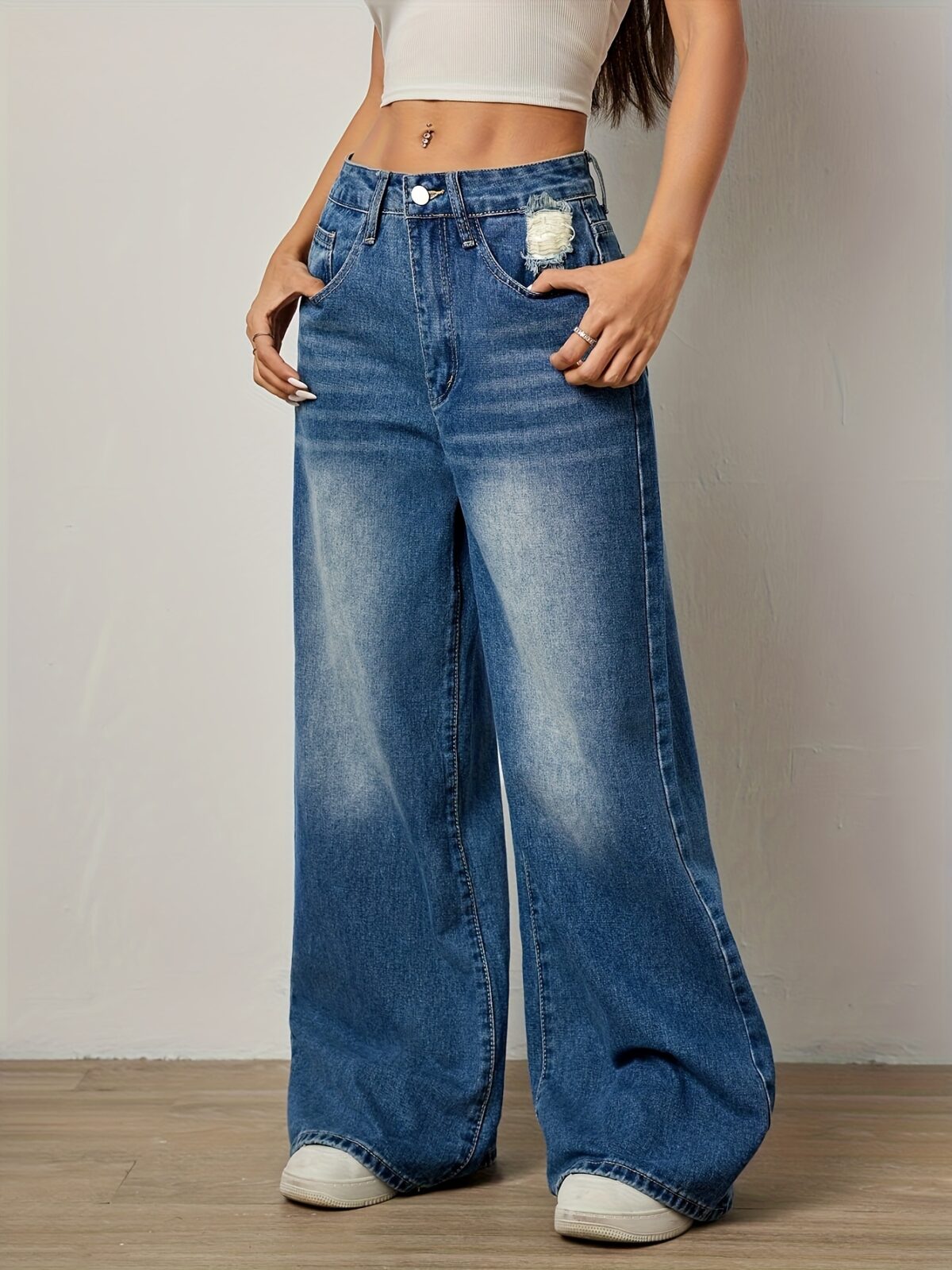 Newness Effortless Chic Womens Straight Leg Jeans A versatile pair of straight leg jeans perfect for any occasion Shown in a flattering comfortable fit