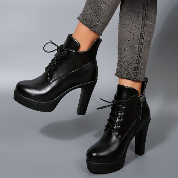 Newness Noir Chunky Heel Ankle Boots Elevate your style with these comfortable and versatile black ankle boots perfect for any occasion