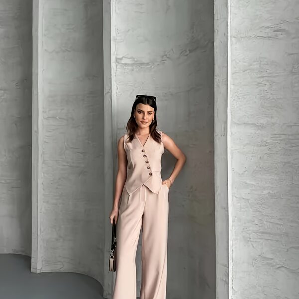 Effortless Chic Womens Two Piece Set A stylish and comfortable two piece outfit perfect for spring and summer Features premium materials and a chic design