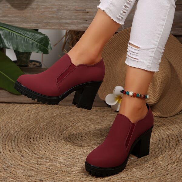 Newness Effortless Chic Chunky Heel Pumps in beige Stylish and comfortable heels perfect for any occasion