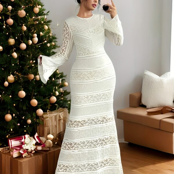 Newness Evening Elegance Women's Lace Fitted Fishtail Maxi Dress in ivory. Intricate lace detail, fitted bodice, and flowing fishtail hem. Perfect for weddings, galas, or special occasions.