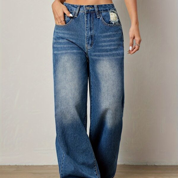 Newness Effortless Chic Womens Straight Leg Jeans A versatile pair of straight leg jeans perfect for any occasion Shown in a flattering comfortable fit
