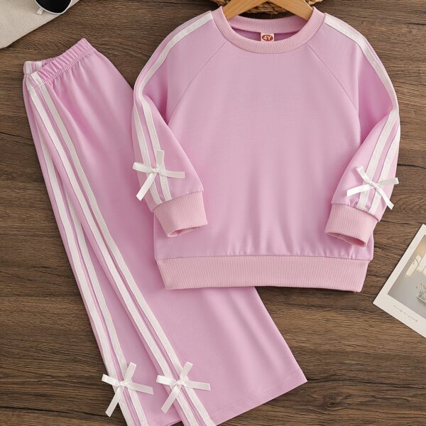 Girl wearing a stylish and comfortable two-piece sweatpants set in soft, stretchy fabric. Perfect for everyday wear.