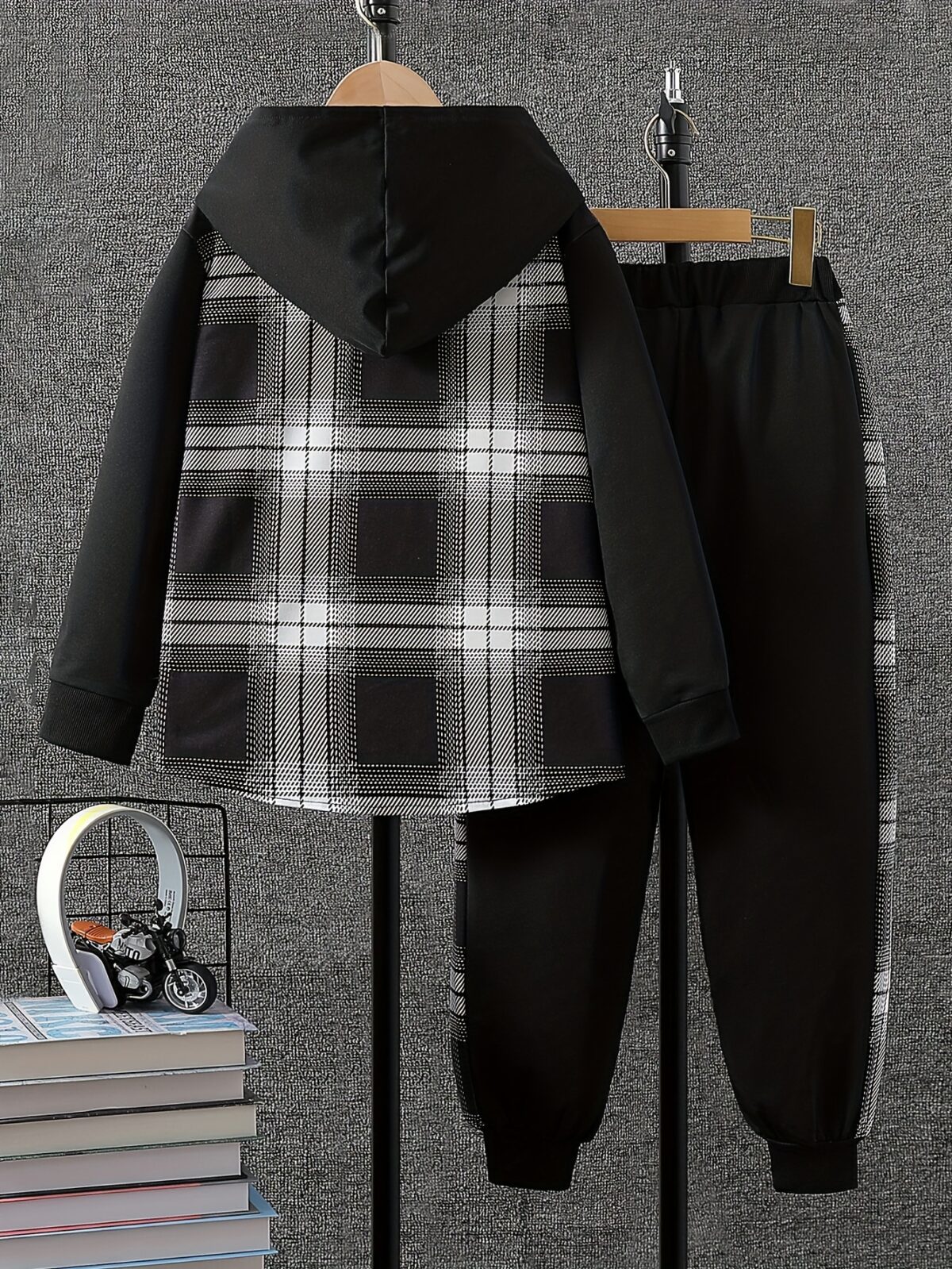 Stylish boys color block set perfect for autumn adventures Features a hoodie and pants in a trendy color block design Ideal for outdoor play