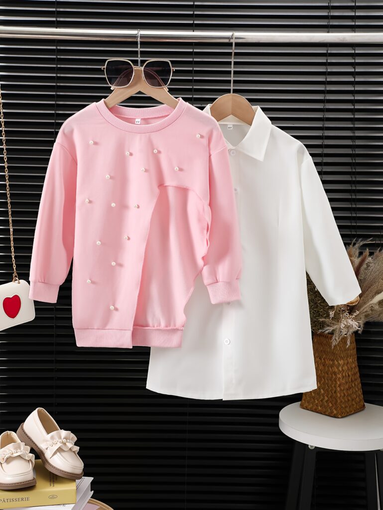 Adorable girls' knit set in a stylish design, perfect for spring and autumn. The soft knit fabric ensures ultimate comfort for everyday wear.
