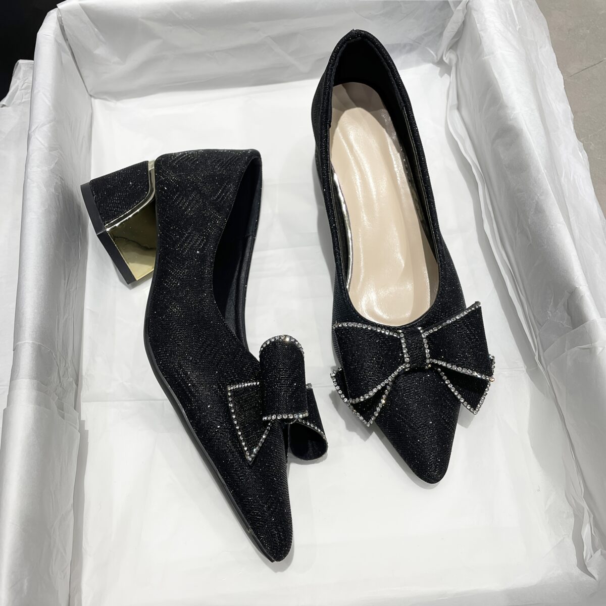 Newness Evening Star Glittery Black Pumps Elevate your style with these versatile and chic black pumps featuring dazzling glitter