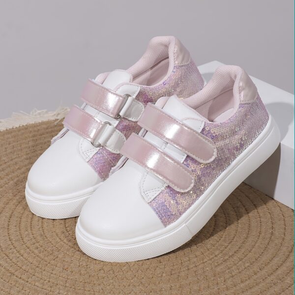 Adorable girls pink glitter sneakers perfect for everyday wear These low top casual shoes offer comfort durability and a touch of sparkle