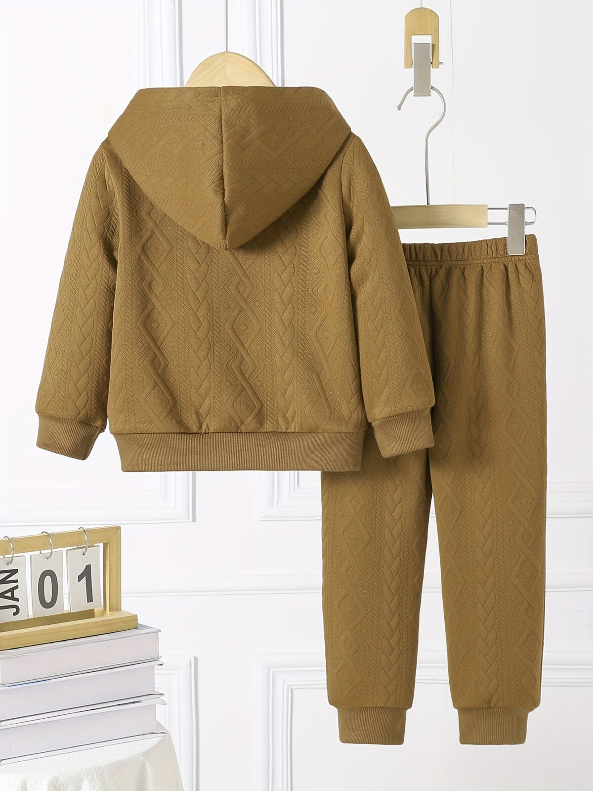 Stylish and comfortable Cozy Champ Boys Casual Sweatshirt and Pants Set perfect for autumn and winter A trendy outfit for boys featuring a soft sweatshirt and matching pants