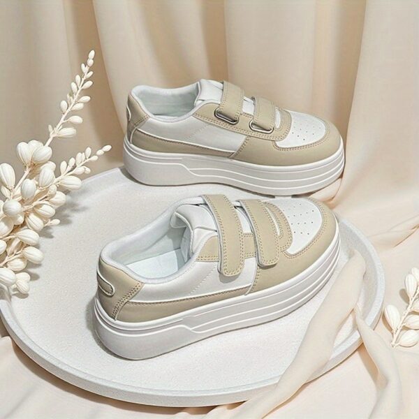 Newness Seoul Chic White Korean Sneakers Breathable lightweight white sneakers with gold accents suitable for all seasons