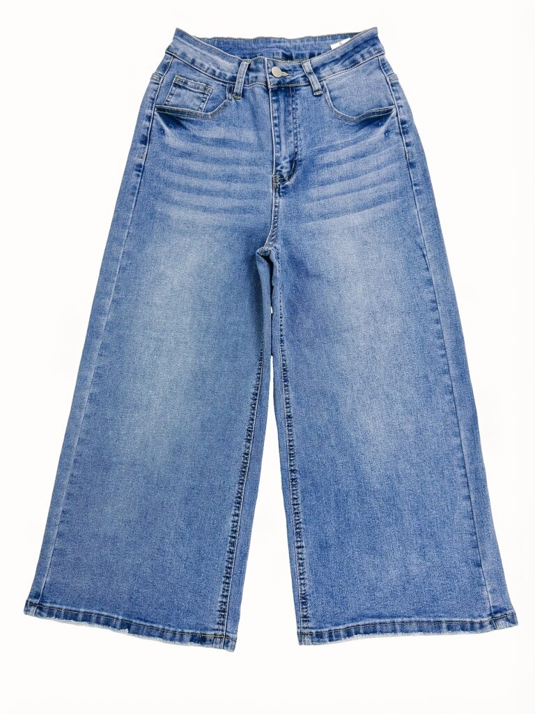 Newness Sculpt & Flare Stretch Denim Jeans: Flattering flare jeans for women, showcasing a chic silhouette and comfortable stretch denim.