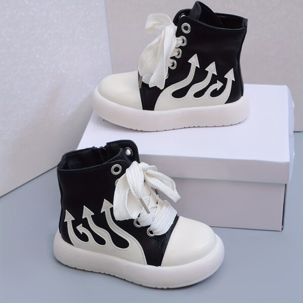 Stylish and comfortable Campus Cruiser Kids' casual sports shoes, perfect for boys and girls aged 14 and under. Available in a variety of trendy colors.