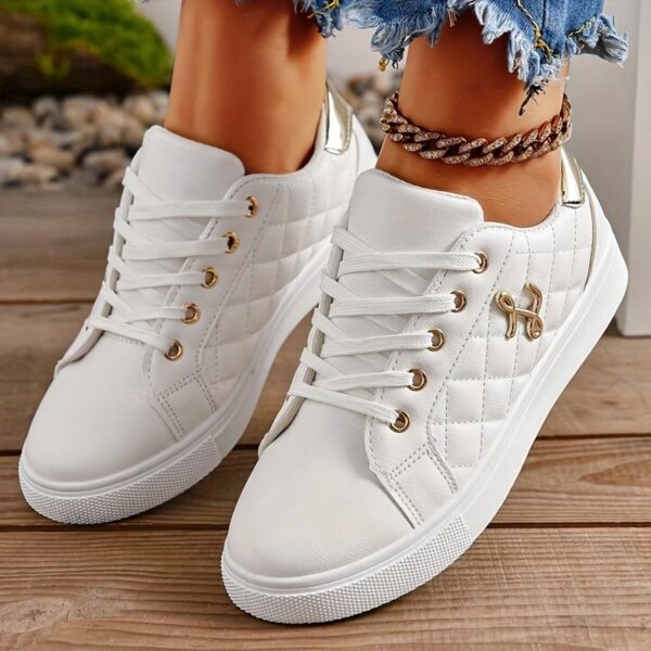 Effortlessly Chic Women's Casual Sneakers by Newness. Comfortable and versatile, perfect for everyday wear. Stylish design in [color if applicable].