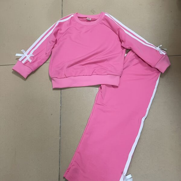 Girl wearing a stylish and comfortable two-piece sweatpants set in soft, stretchy fabric. Perfect for everyday wear.