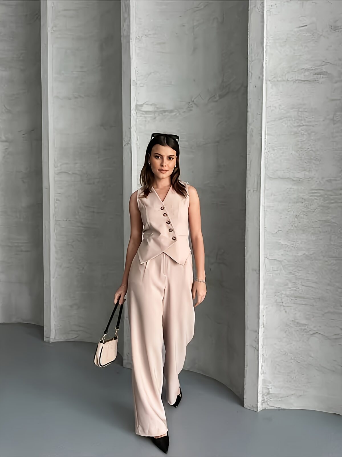 Effortless Chic Womens Two Piece Set A stylish and comfortable two piece outfit perfect for spring and summer Features premium materials and a chic design