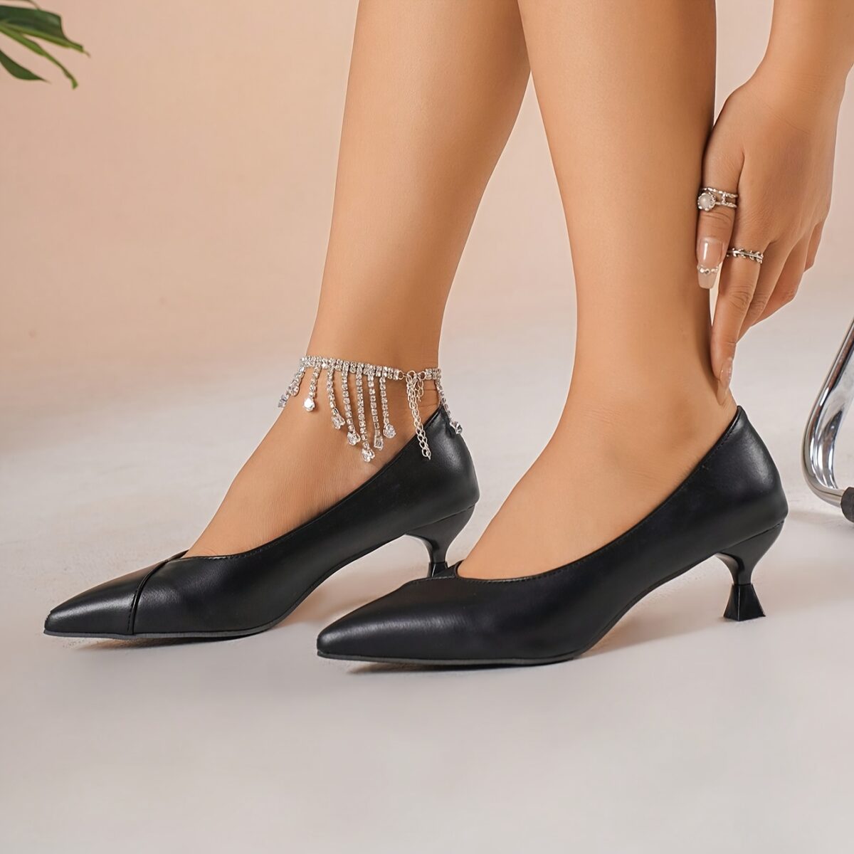 Newness Parisian Chic Pointed Kitten Heels Versatile comfortable pointed toe kitten heels in a chic Parisian style perfect for any occasion
