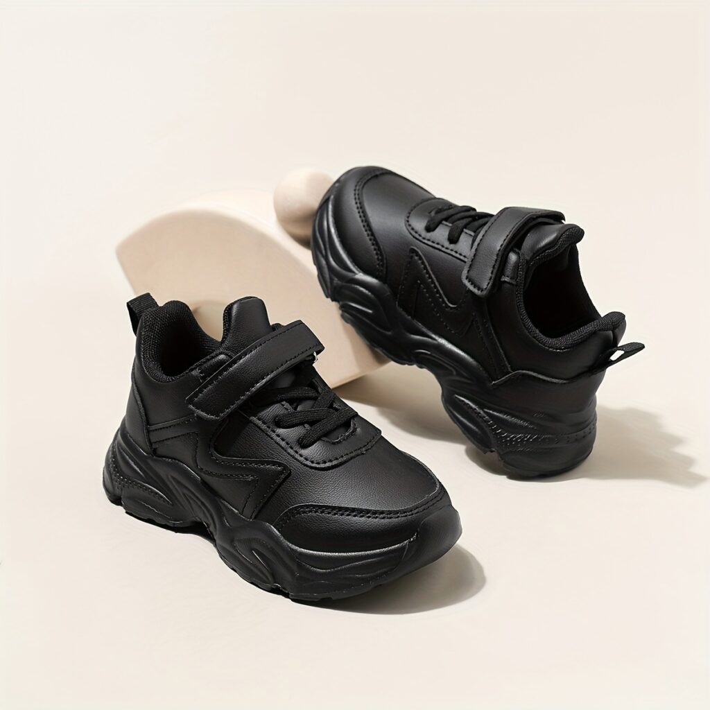 Stylish black retro runner sneakers for kids, featuring a hook and loop closure and comfortable EVA sole. Perfect for boys and girls aged 14 and under.