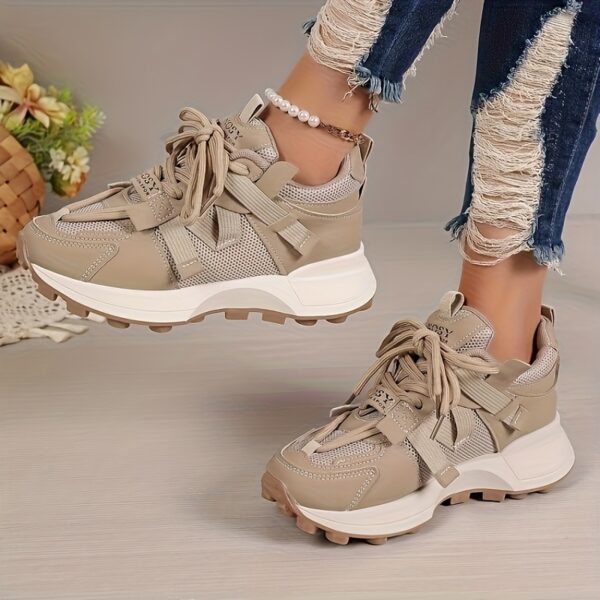 Newness Aura SX Thick Soled Casual Sneakers Chic comfortable sneakers in a retro modern design Perfect for fashion forward women