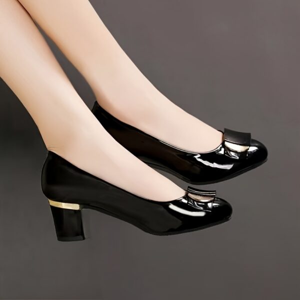 Newness Effortless Chic Pointed Chunky Heels Elevate your style with these modern chic and effortlessly cool pointed chunky heels