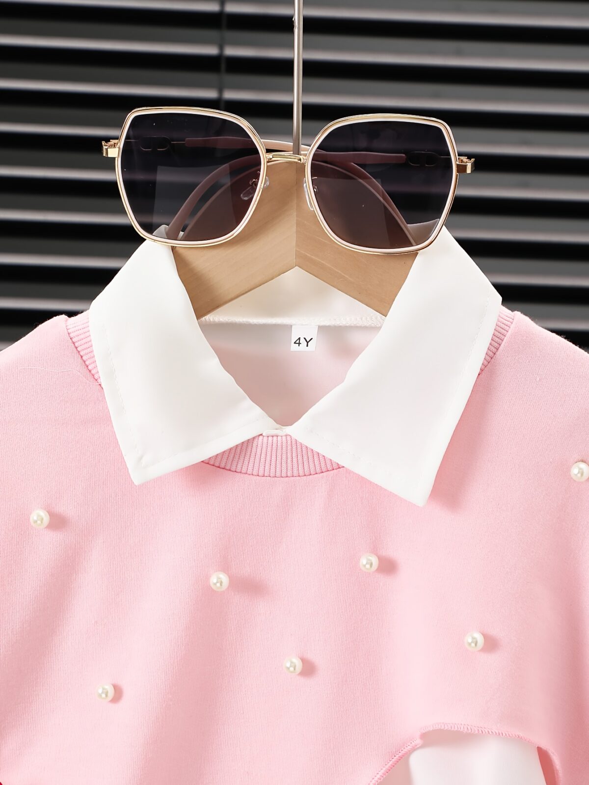 Adorable girls knit set in a stylish design perfect for spring and autumn The soft knit fabric ensures ultimate comfort for everyday wear