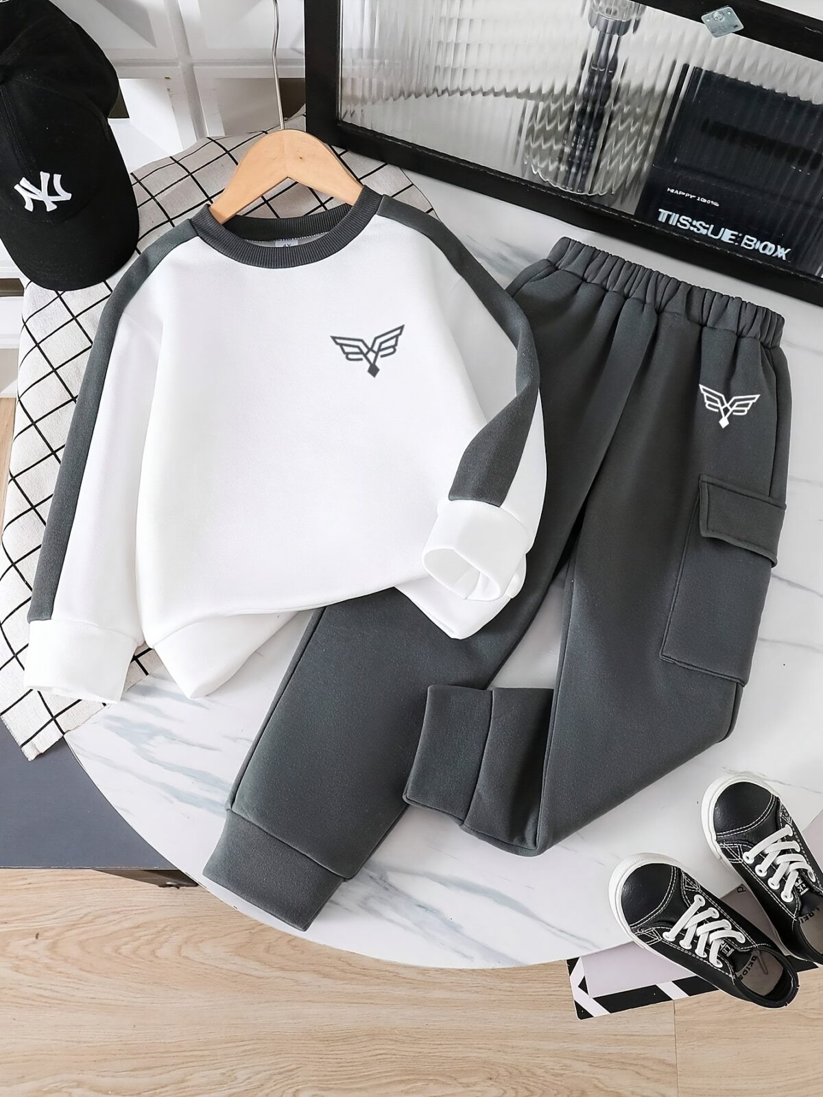 Adorable boys cartoon print sweatshirt and pants set perfect for spring and autumn The comfy outfit is ideal for playtime school or casual wear