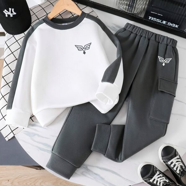 Adorable boys cartoon print sweatshirt and pants set perfect for spring and autumn The comfy outfit is ideal for playtime school or casual wear