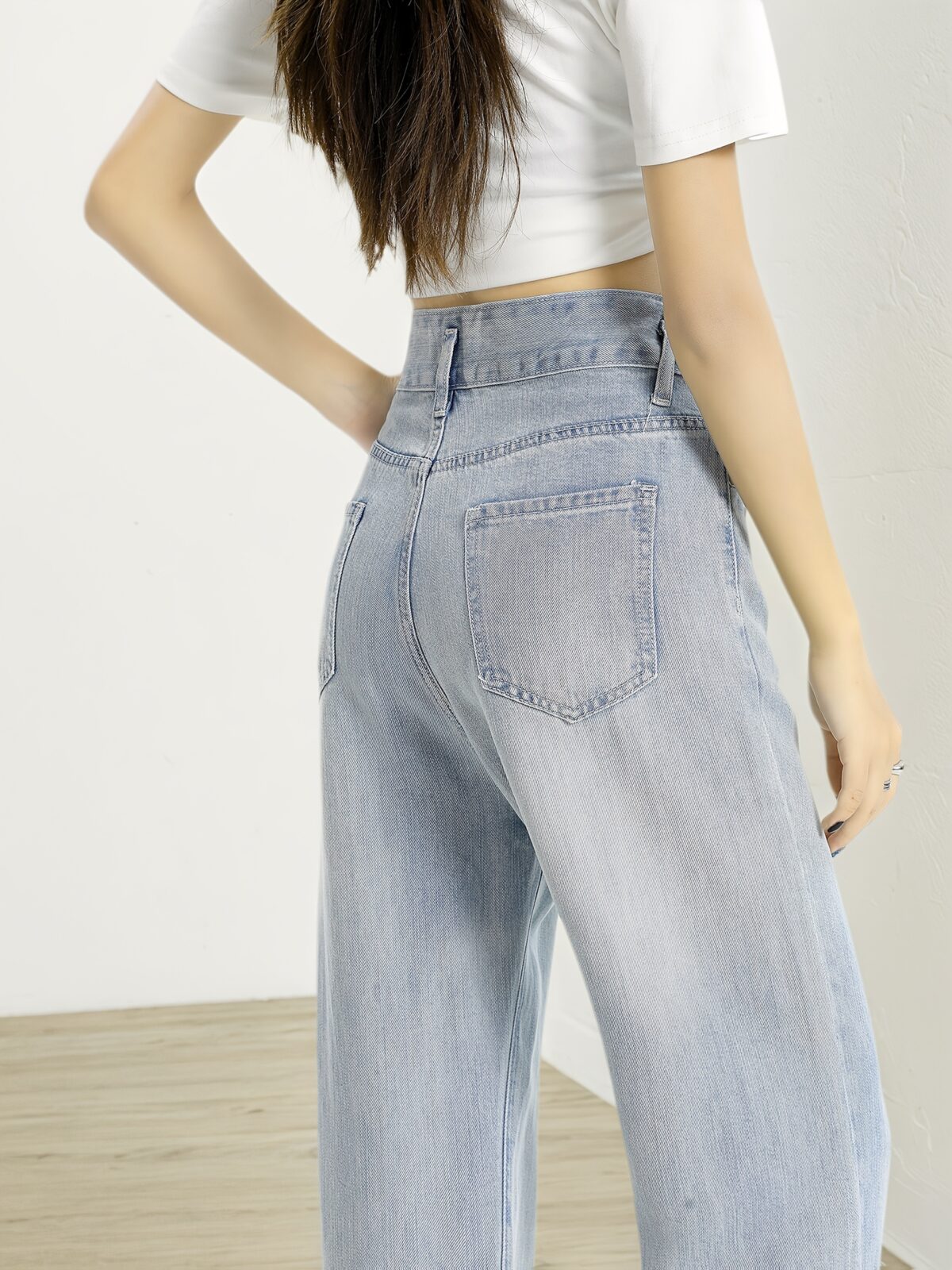 Effortless Chic Newness Lyocell Straight Leg Pants Flattering straight leg silhouette in a luxurious lyocell fabric Perfect for any occasion