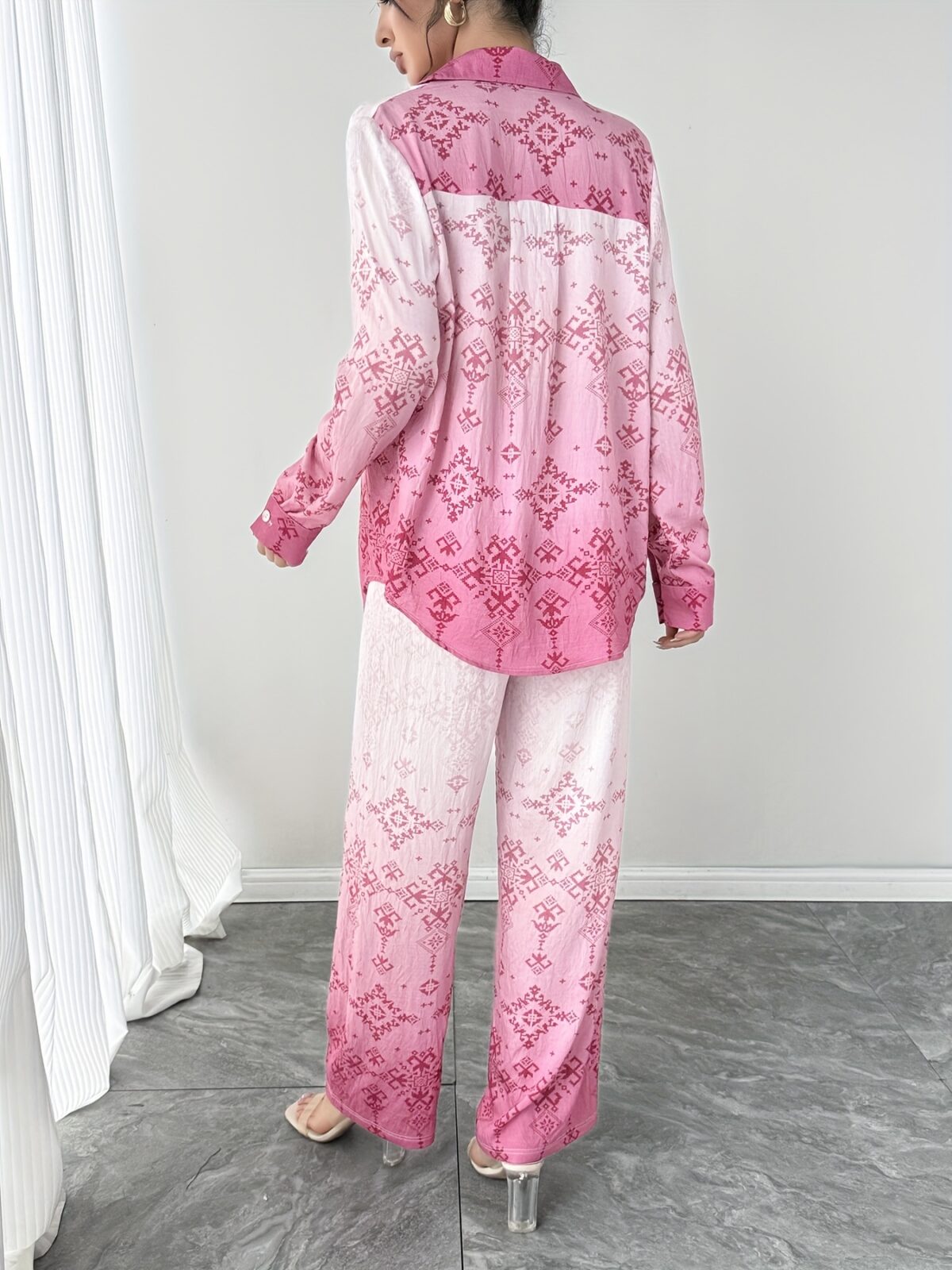 Stylish womens Dubai Nights Printed Pants Set from Newness Flattering wide leg pants and a coordinating top in a vibrant Middle Eastern inspired print Perfect for evening events or a chic daytime look