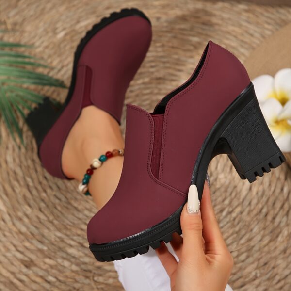 Newness Effortless Chic Chunky Heel Pumps in beige. Stylish and comfortable heels perfect for any occasion.