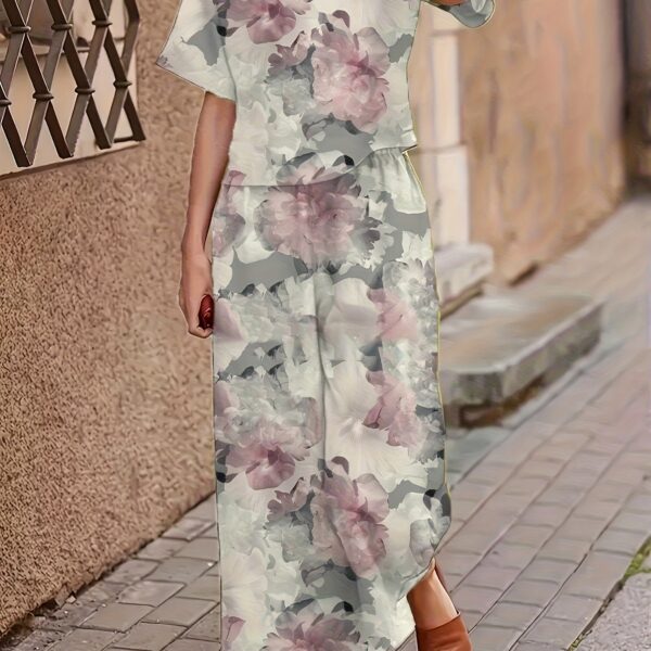 Effortless style meets ultimate comfort in the Newness Casablanca Floral Print Set This stunning 100 polyester two piece set features a vibrant floral print perfect for any occasion