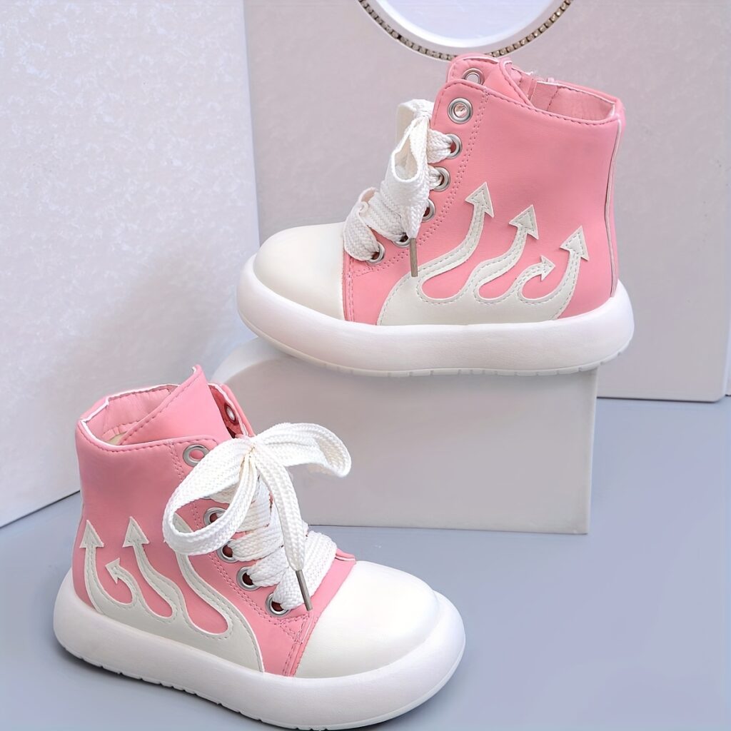 Stylish and comfortable Campus Cruiser Kids' casual sports shoes, perfect for boys and girls aged 14 and under. Available in a variety of trendy colors.