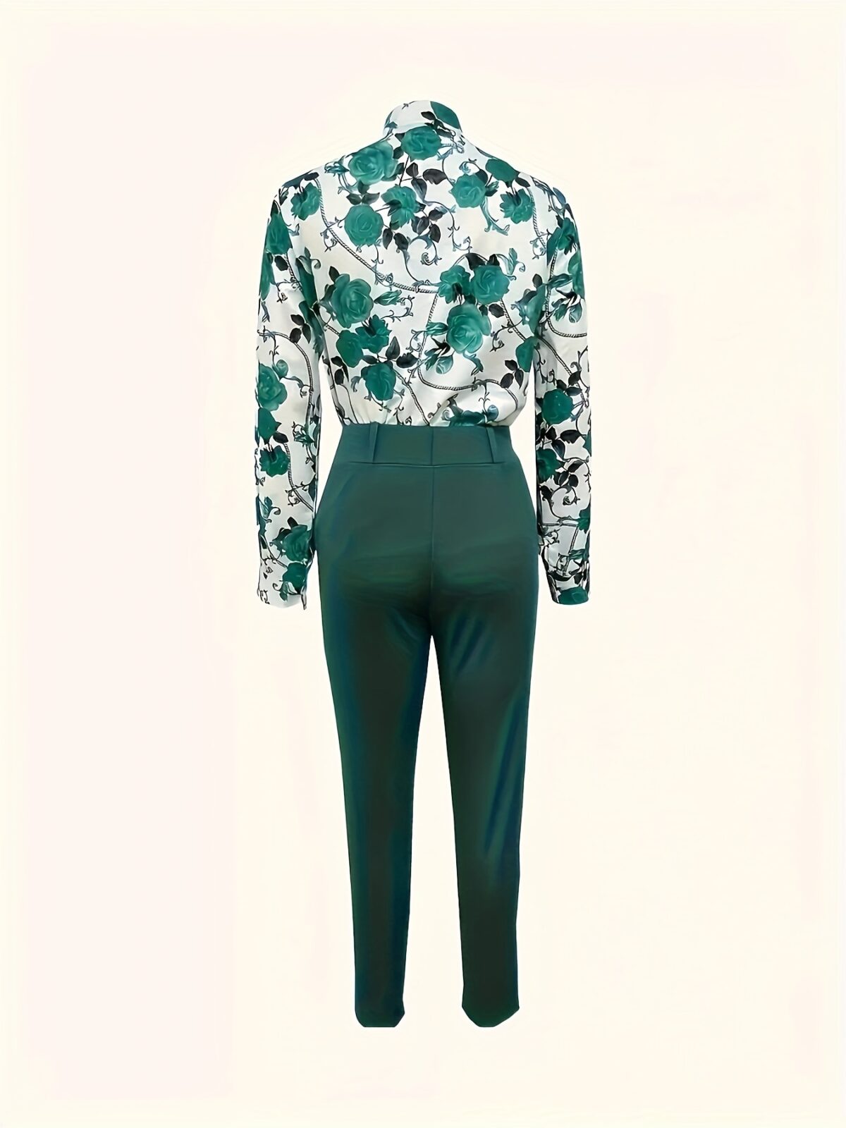 The Newness Chongzhong Elegant Floral Pants Set a comfortable and stylish floral pants set perfect for any season Features a flattering fit and durable fabric