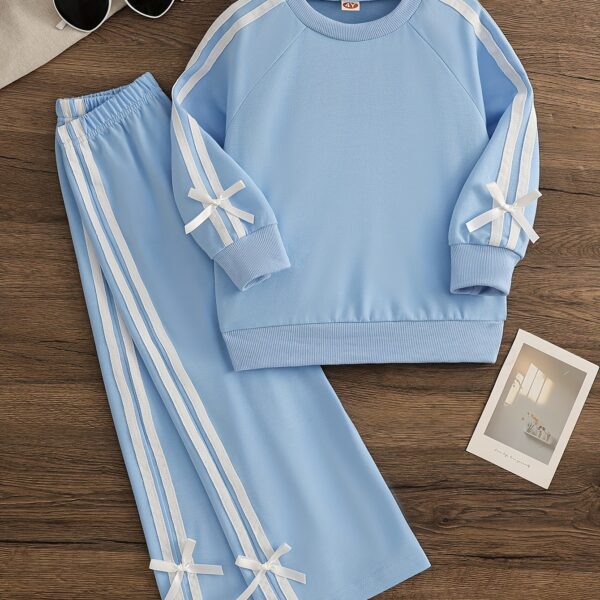 Girl wearing a stylish and comfortable two-piece sweatpants set in soft, stretchy fabric. Perfect for everyday wear.