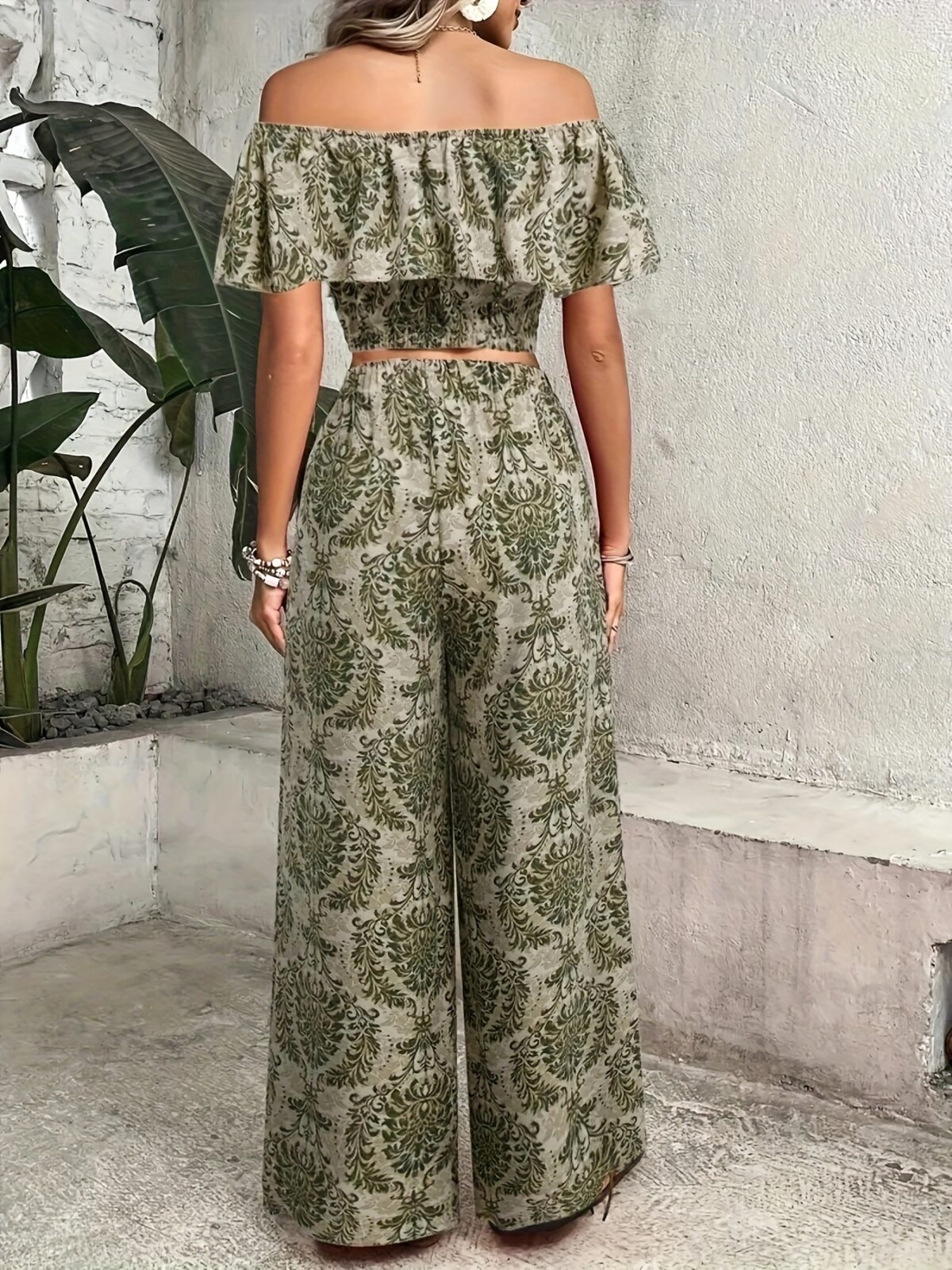 Effortlessly chic Casablanca Printed Two Piece Set in a vibrant print perfect for summer Features a stylish top and coordinating bottom